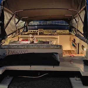 Desire Charming House Boat Botel